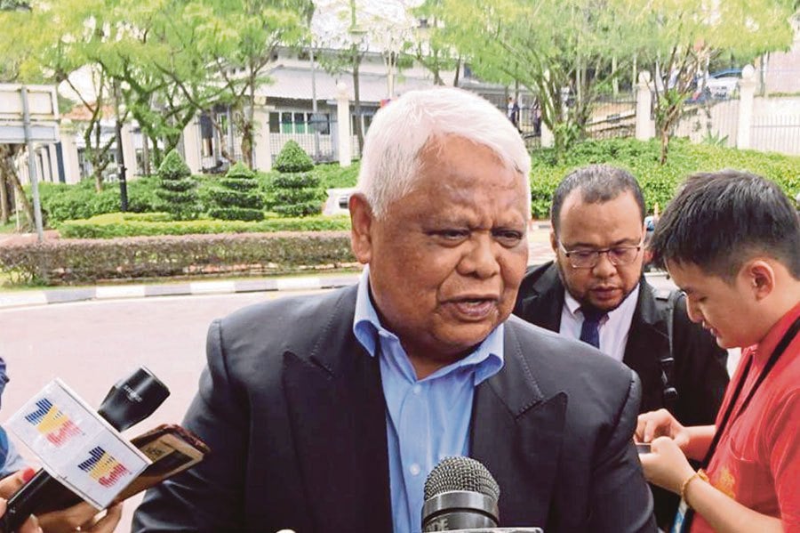 The son of former deputy prime minister Tun Abdul Ghafar Baba, Datuk Tamrin Ghafar has been summoned by police over a blog post he posted, on his predictions on the country's leadership and the state of Malay politics in the next 10 years. FILE PIC