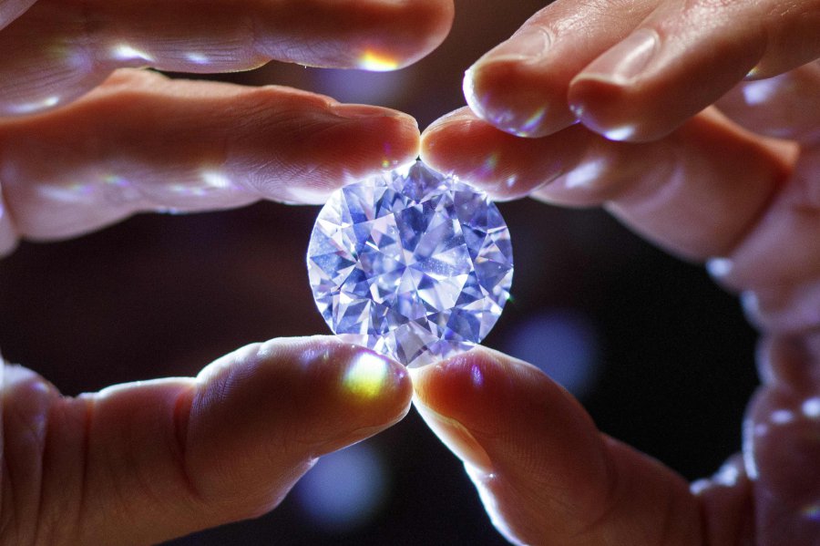 FLAWLESS DIAMOND: ONE ON ONE WITH DIAMOND STRAWBERRY