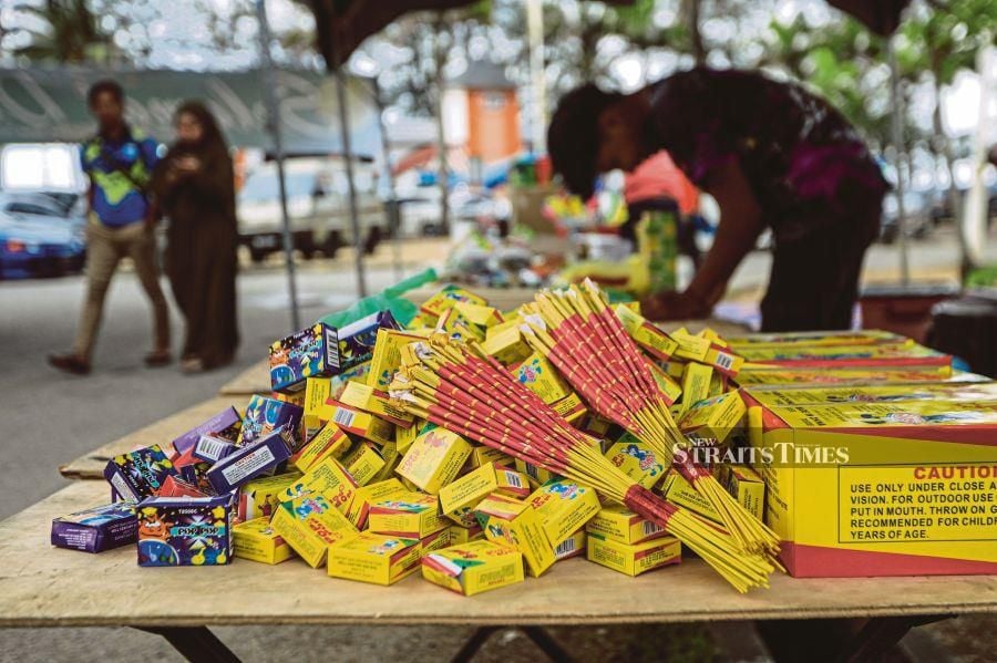  The sales of firecrackers and fireworks are only allowed with police permits obtained from a person’s respective district police. 
