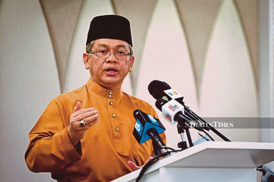 Minister in the Prime Minister's Department (Religious Affairs) Datuk Dr Mohd Na'im Mokhtar has instructed the Malaysian Islamic Development Department (Jakim) to call up the relevant quarters regarding a viral social media post showing a shoe logo alleged to resemble the word "Allah."