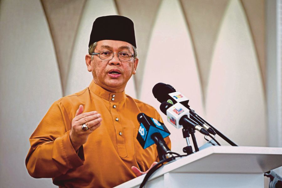 Minister in the Prime Minister’s Department (Religious Affairs) Datuk Dr Mohd Na’im Mokhtar said the government will always strive, in cooperation with the state Islamic religious authorities, to assist and facilitate the management of pondok schools and Islamic education institutions in producing graduates who are knowledgeable and serve as community references. — BERNAMA