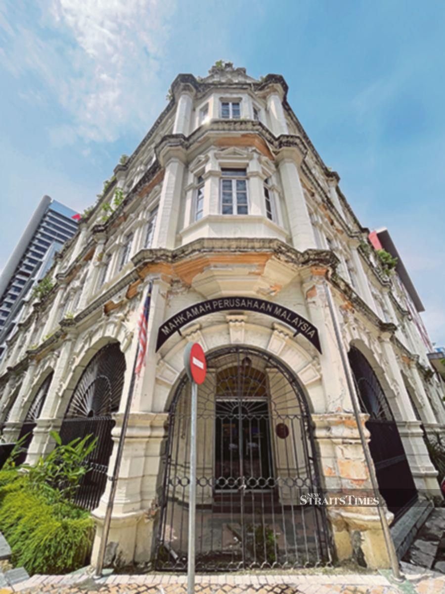 This classic Neo-Renaissance building at the corner of Clarke Street (Jalan Mahkamah) and Holland Road (Jalan Mahkamah Perseketuan) was once the Chow Kit & Co. Department Store.