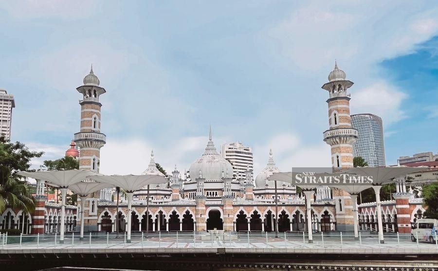 Masjid Jamek served as Kuala Lumpur’s main mosque up until Masjid Negara was built in 1965.