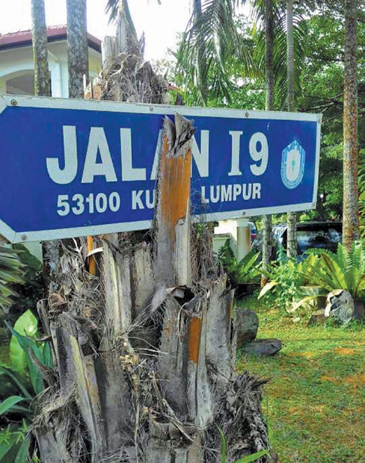 Broken signage: Sign of the times in Tmn Melawati | New Straits Times ...