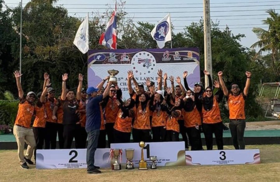National lawn bowlers celebrate after emerging overall champions at the Asia Bowls Championships. Pic from Malaysia Lawn Bowls Federation Facebook.
