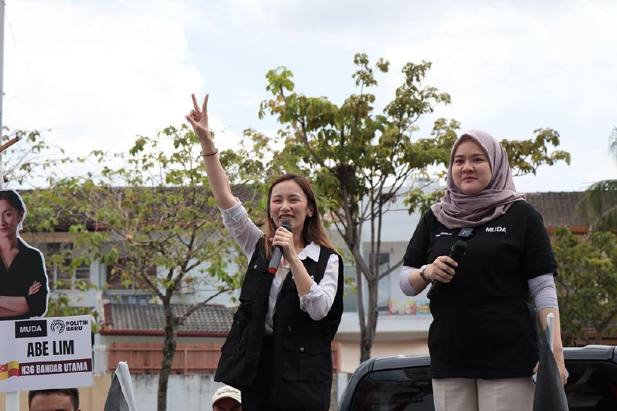  Lim, who is an environmental advocate and trained lawyer, dares to be different in the name of progress for the country. Pictured is the Muda Bandar Utama candidate together with the party's JKEP Ainie Haziqah. -Courtesy pic