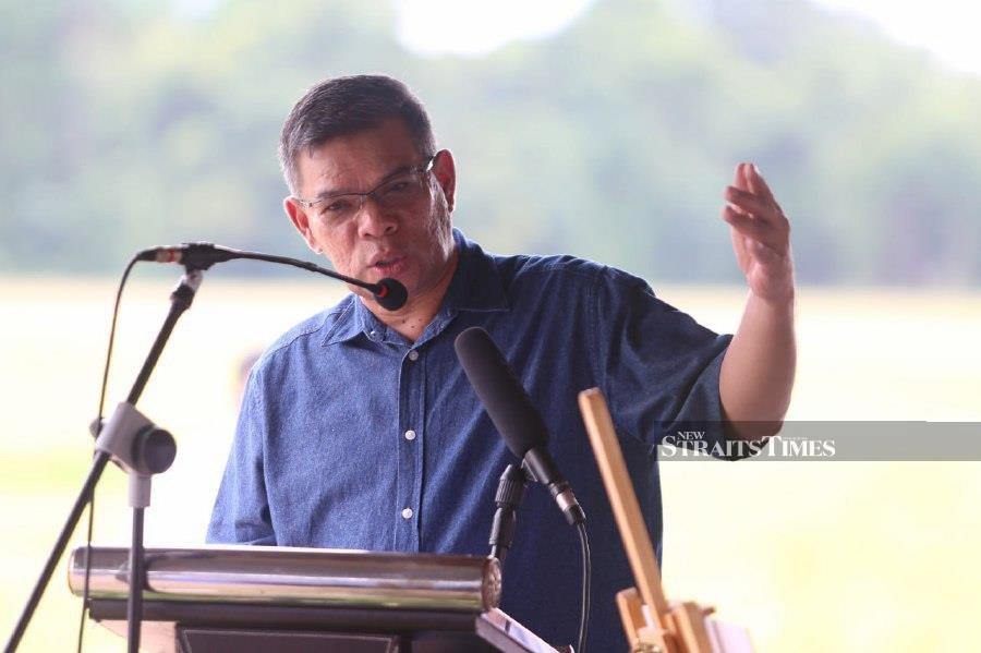 The move by opposition members of Parliament (MP) to declare support to the Prime Minister Datuk Seri Anwar Ibrahim will not cause them to lose their seats, said Home Minister Datuk Seri Saifuddin Nasution. NSTP/NIK ABDULLAH NIK OMAR