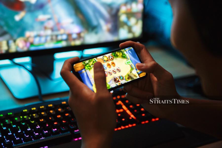 Spending on mobile games is showing signs of weakening, according to analysts.