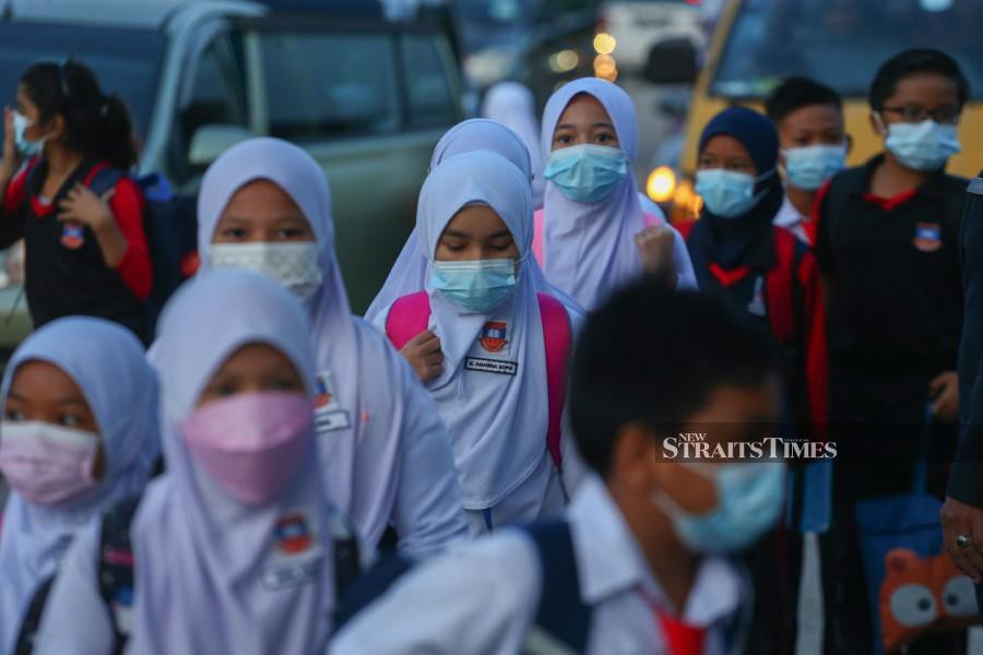 Many parents, teachers and even lecturers expressed their dismay at the current syllabus in primary school, on social media. -NSTP/SYAFEEQ AHMAD