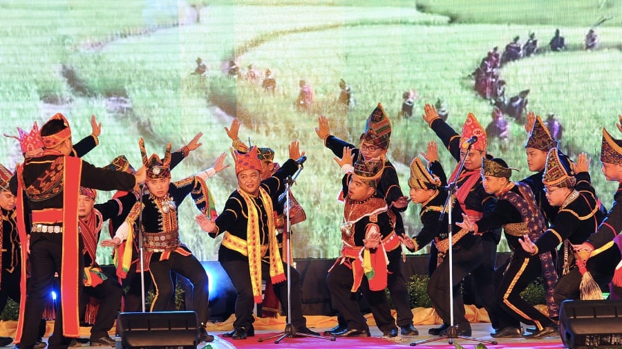 Hundreds celebrate Kaamatan festival  in Tuaran New 