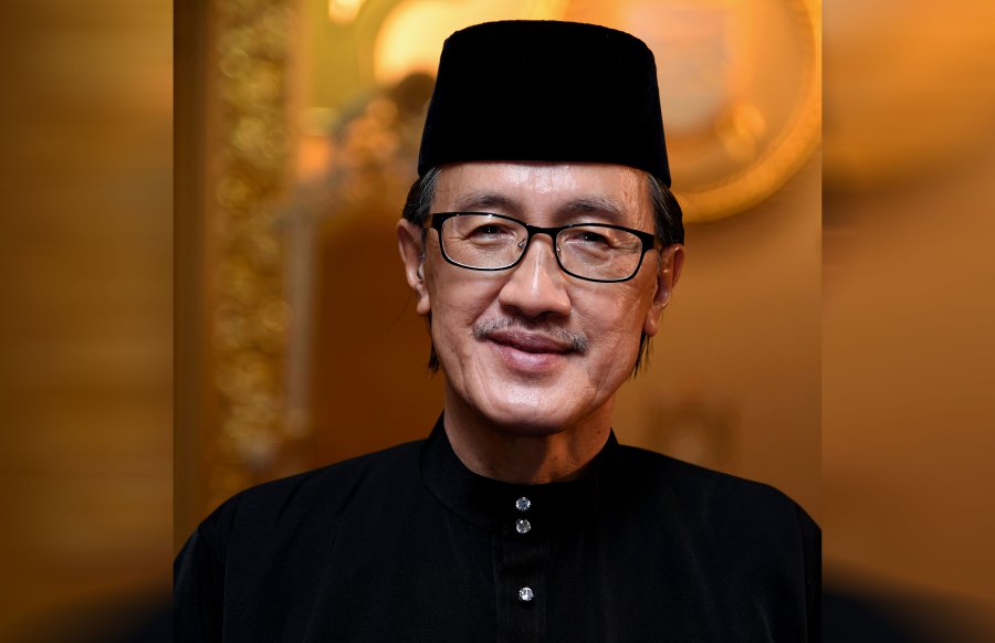 Sabah Covid-19 spokesman Datuk Seri Masidi Manjun said Raya takbir is allowed after Solat Isyak and Solat Subuh, adding that each family is encouraged to perform the Raya takbir at their respective homes until Aidilfitri Solat Sunat is carried out. - NSTP/Bernama Pic