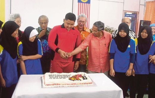  The cake-cutting ceremony for the birthday boys and girls. Pix by Paul Toh 