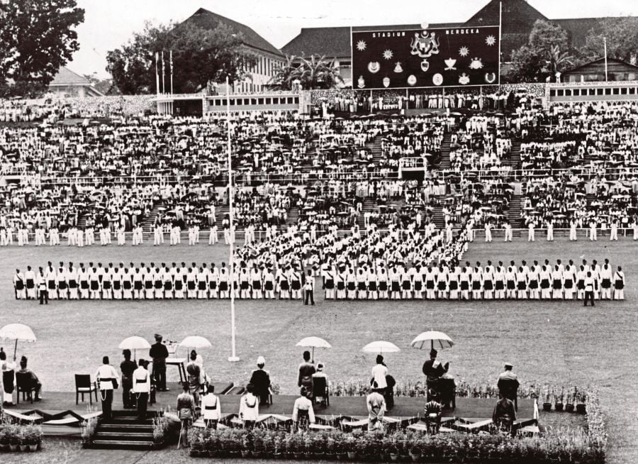  Tunku Abdul Rahman Putra Al-Haj proclaiming the country’s formal independence from Britain at Merdeka Stadium on Aug 31, 1957. FILE PIC