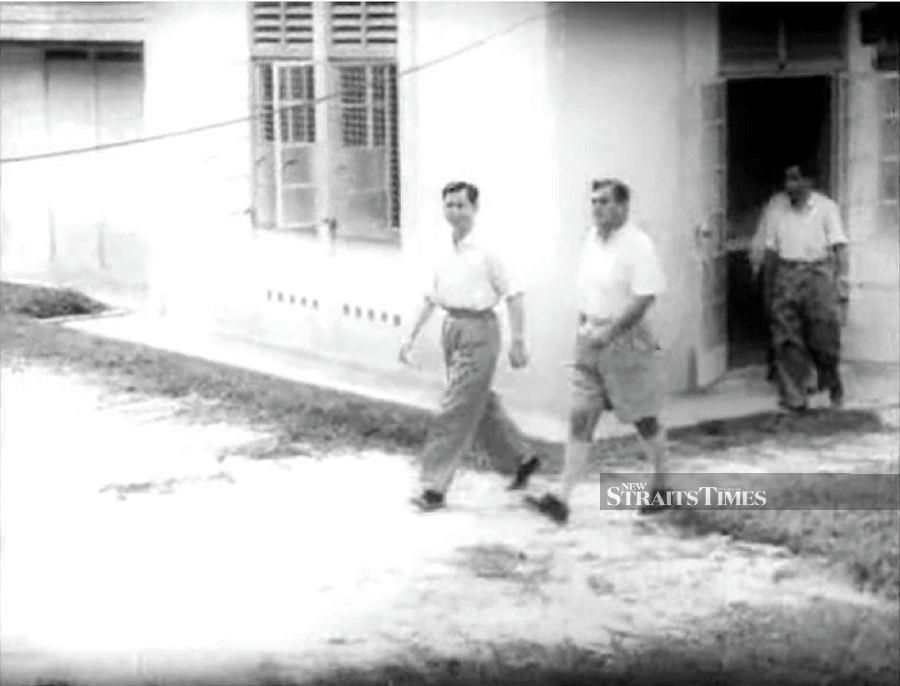 British Malayan policeman John Davis escorting Chin Peng, Chien Tien and Rashid Maidin from the billet to the meeting room for the Baling Talks. 