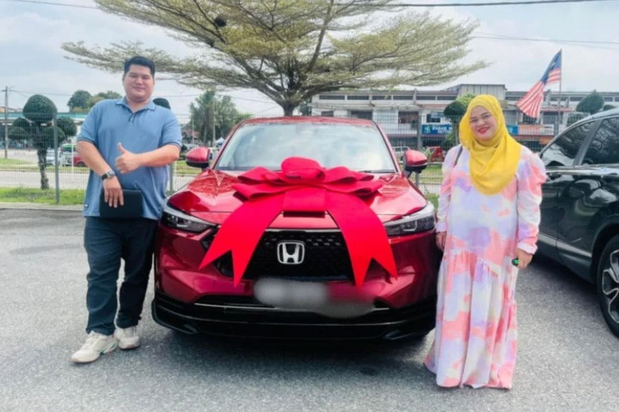 The upset woman, Noriya Mamat, was moved to share her own problem and the issue she has been facing following what happened to Nagakanni Subramaniam and her Perodua Bezza that she bought new as well which got spoilt after just eight hours of taking delivery of the car. PIC CREDIT TO FB Noriya Mamat