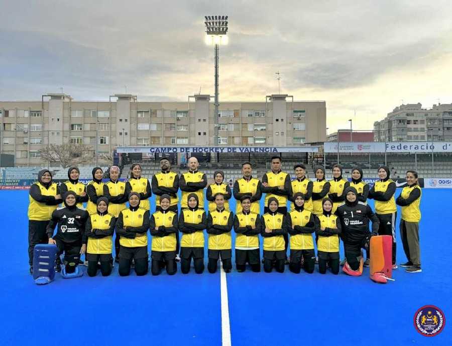 The national women’s team in Valencia, Spain, for the Olympic qualifier. PIC COURTESY OF MHC