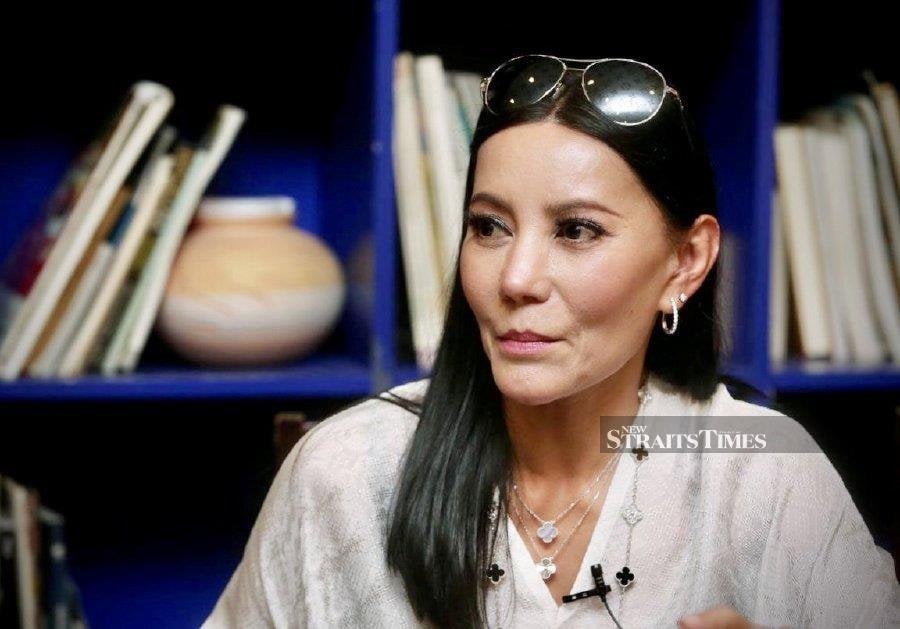 Datuk A Aida, whose real name is Zaidah Awang, 54, said that she made the decision in order to set an example for other artistes.