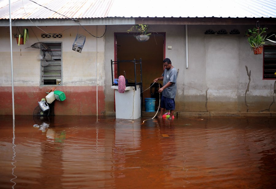 Despite Rain, Flood Situation Improves In Pahang Districts | New ...