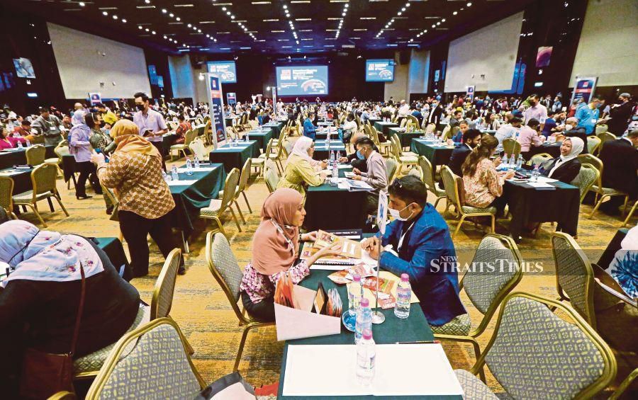 International buyers and exporters at the 19th Malaysian International Halal Showcase (MIHAS), MATRADE. NSTP/ROHANIS SHUKRI 