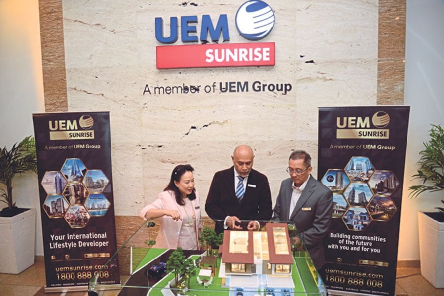(From left) UEM Sunrise chief marketing officer Pam Loh, chief operating officer (development) Datuk Roslan Ibrahim and central 1 project director Zulkifly Garib with the scale model of Dahlia at a media briefing last month. 