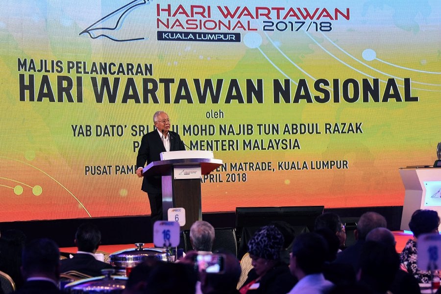 Datuk Seri Najib Tun Razak said at the launch of the National Journalists’ Day (Hawana), he brushed aside the fear of a group of journalists that the new act purportedly would be used to restrict their freedom in news reporting. (BERNAMA photo)