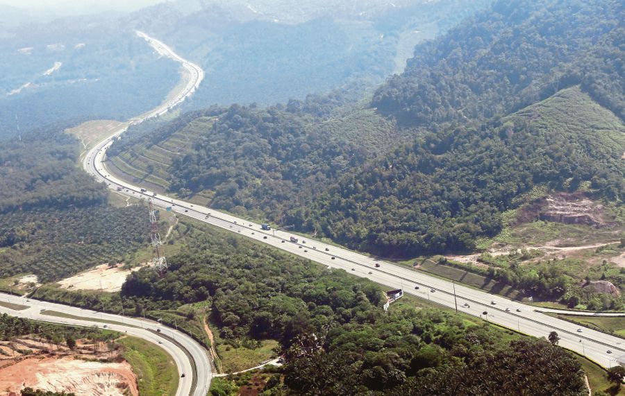 An aerial view of a stretch of the North-South Expressway near Slim River, Perak. The expressway has cut travelling time from Johor Baru to Kuala Lumpur to three hours. FILE PIC