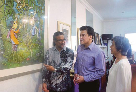 Datuk Dr Dionysius Sharma (left) discusses art and the environment with visitors. Pix by Paul Toh