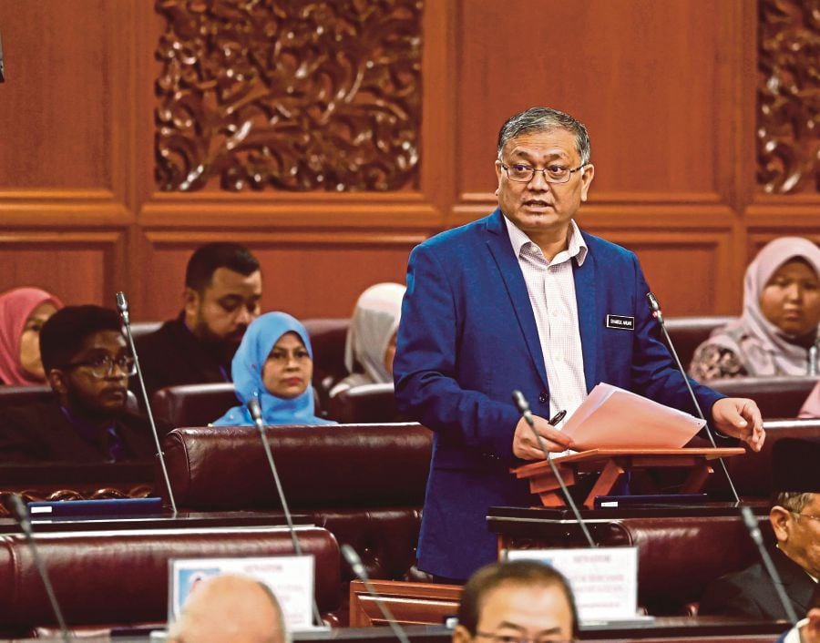 Deputy Home Minister Datuk Seri Dr Shamsul Anuar Nasarah says 34,497 cases of online fraud involving losses totalling RM1.218 billion were reported nationwide last year. BERNAMA PIC
