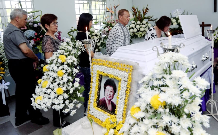 Funeral of Lat's 'Mrs Hew' draws friends, family, devoted former ...