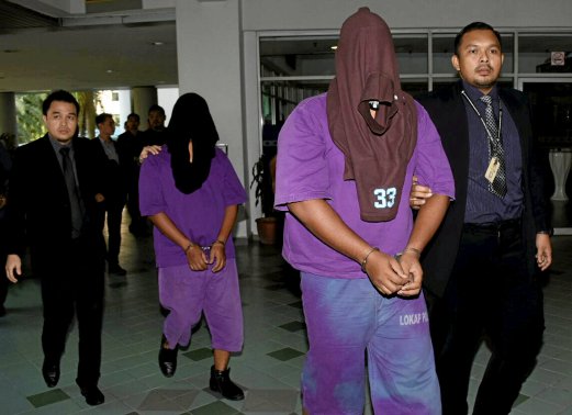 Two Immigration officers being led to court by Malaysian Anti-Corruption Commission officers in Shah Alam on Tuesday. Pix by Mohd Asri Saifuddin Mamat 