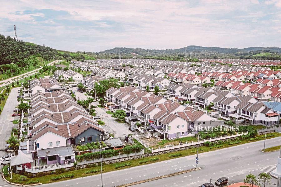 The number of unsold completed residential properties has decreased to 26,286 units worth RM18.3 billion for the second quarter (Q2) of this year, the Dewan Rakyat heard today. - NSTP/ASYRAF HAMZAH