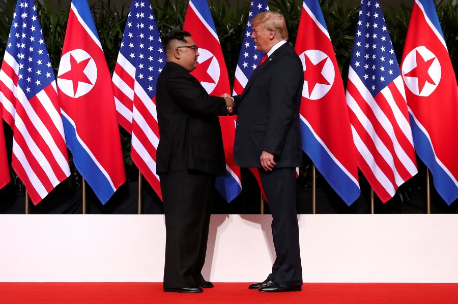 Alpha Male Handshakes As Trump Kim Meet But Body Language Shows Some Nerves New Straits 6672