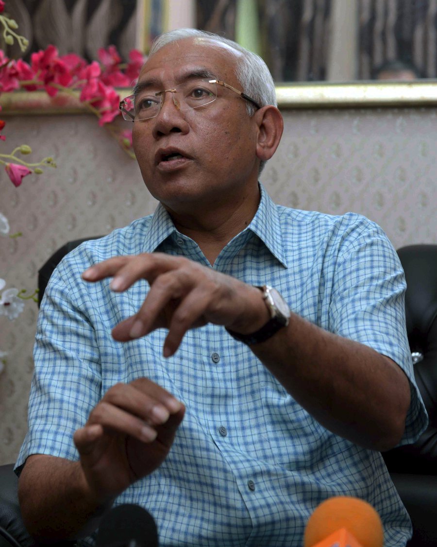 Umno Supreme Council member Datuk Seri Mahdzir Khalid described the latest move by the opposition pact as a personal chess game between Dr Mahathir and PKR’s Datuk Seri Anwar Ibrahim. (BERNAMA PHOTO)