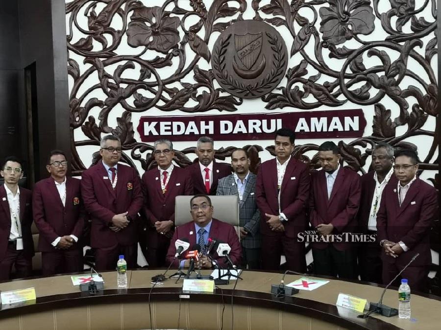 Kedah FA president Muhammad Sanusi Md Nor (centre, sitting) with other office-bearers at yesterday’s extraordinary general meeting in Alor Star yesterday.