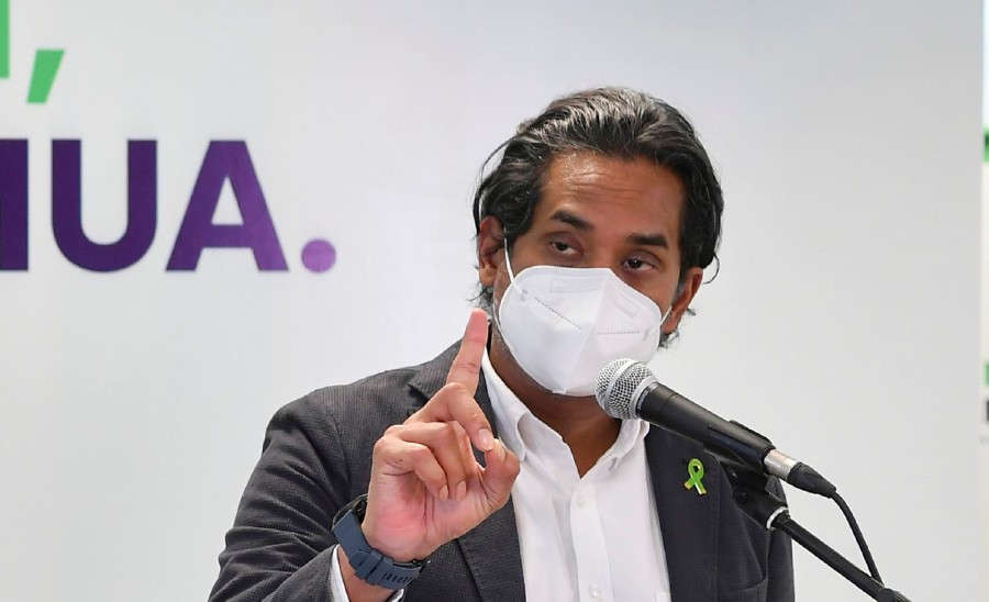 The science, technology and innovation minister Khairy Jamaluddin said the expiry date of the second dose of vaccine shown on several individuals’ MySejahtera application was meant for the first dose. -BERNAMA pic