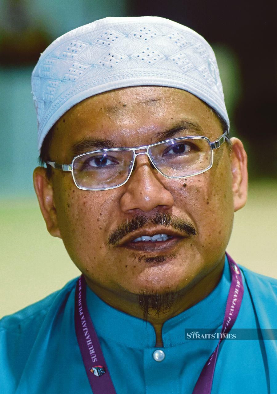  Dr Mohd Zuhdi Marsuki.