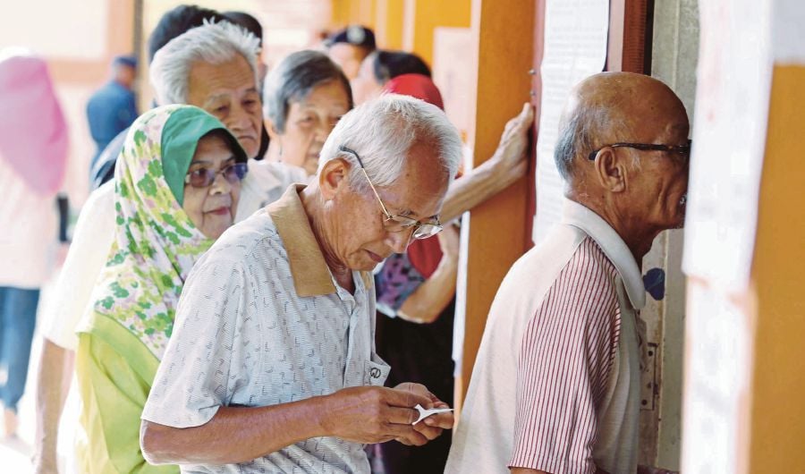 KL&#39;s &#39;living library&#39; bridges gap between youths, pensioners