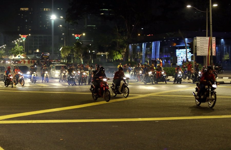 In this Feb 11, 2018 file pic, a large group of motorcyclists converge near Jalan Raja Laut. Pic by MOHD KHAIRUL HELMY MOHD DIN
