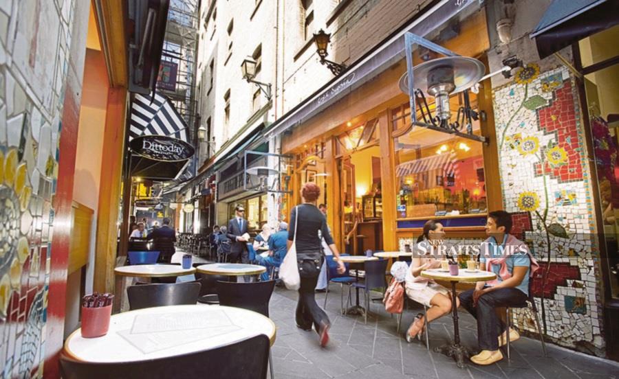 Melbourne’s laneways and arcades offer fascnating retailing and dining concepts often combined with creative artwork.