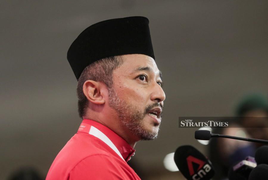 Umno information chief Isham Jalil has dismissed Khairy Jamaluddin's claims on the presence of "phantom delegates" during the 2022 Umno General Assembly here today. -NSTP/HAZREEN MOHAMAD