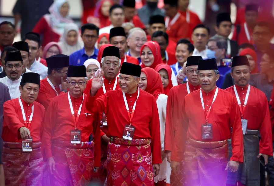 The 2022 Umno General Assembly today passed all motions including an additional motion for the posts of party president and deputy president to remain unchallenged in the upcoming party election. -Bernama file pic
