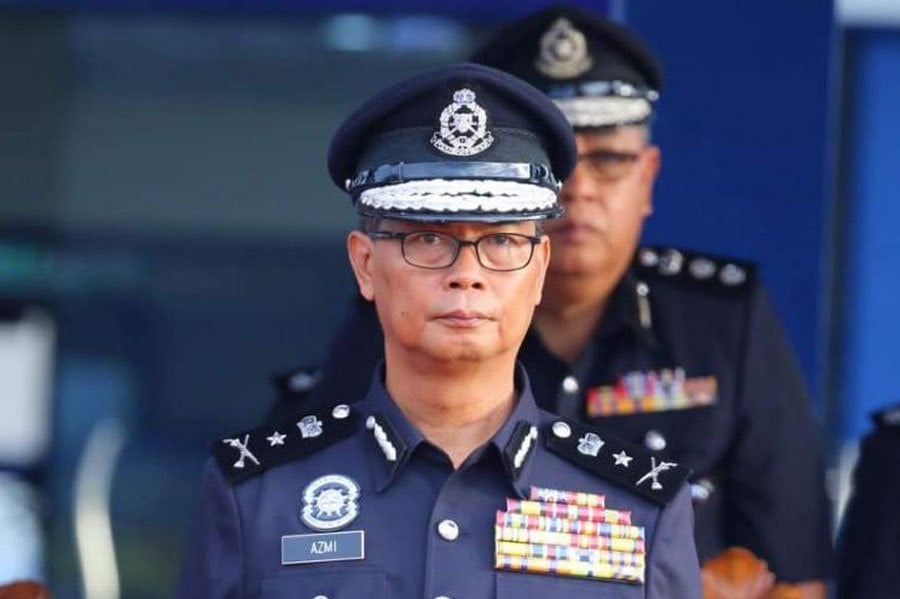 State Crime Investigation Department chief Senior Assistant Commissioner (SAC) Azmi Abd Rahim said today that during the incident at 3.15am, two of the three suspects armed with meat cleavers managed to flee in a car with RM470. COURTESY PIC