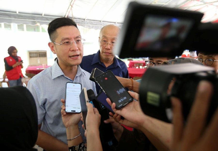 GEORGETOWN: State Infrastructure Committee chairman Zairil Khir Johari said a stop-work order has been issued for part of Package Two of the bypass project from the Tun Dr Lim Chong Eu Expressway to Air Itam because the developer had worked outside permitted hours. — NSTP FILE PIC