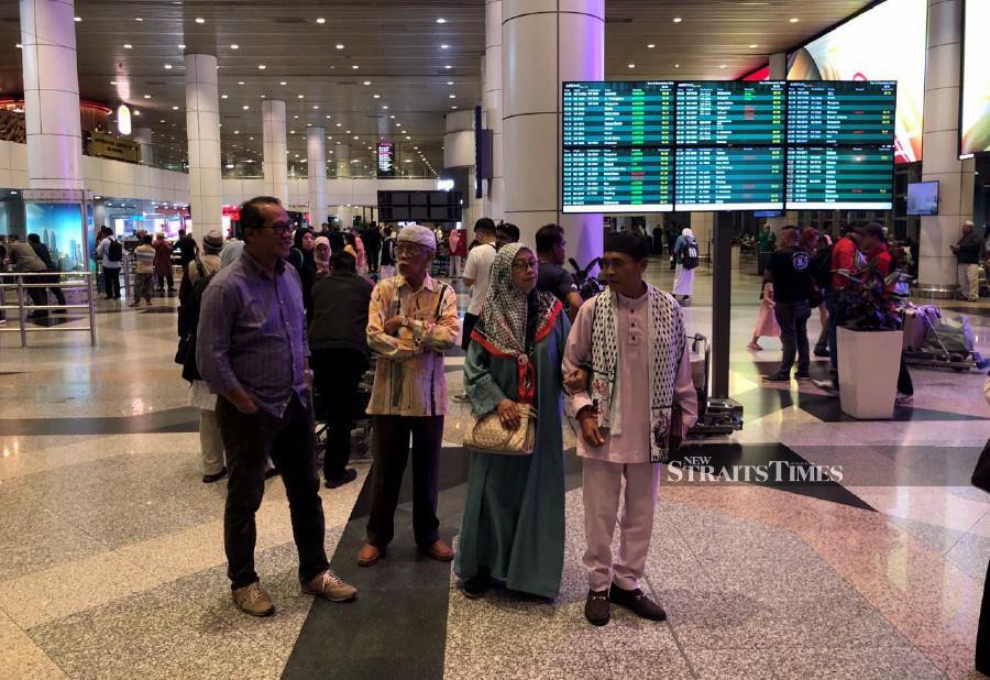 Family members of Nurul Ain Haron anxiously awaiting for the couple to arrive at Kuala Lumpur International Airport (KLIA) Terminal 1 here today. NSTP/MOHAMED BASYIR