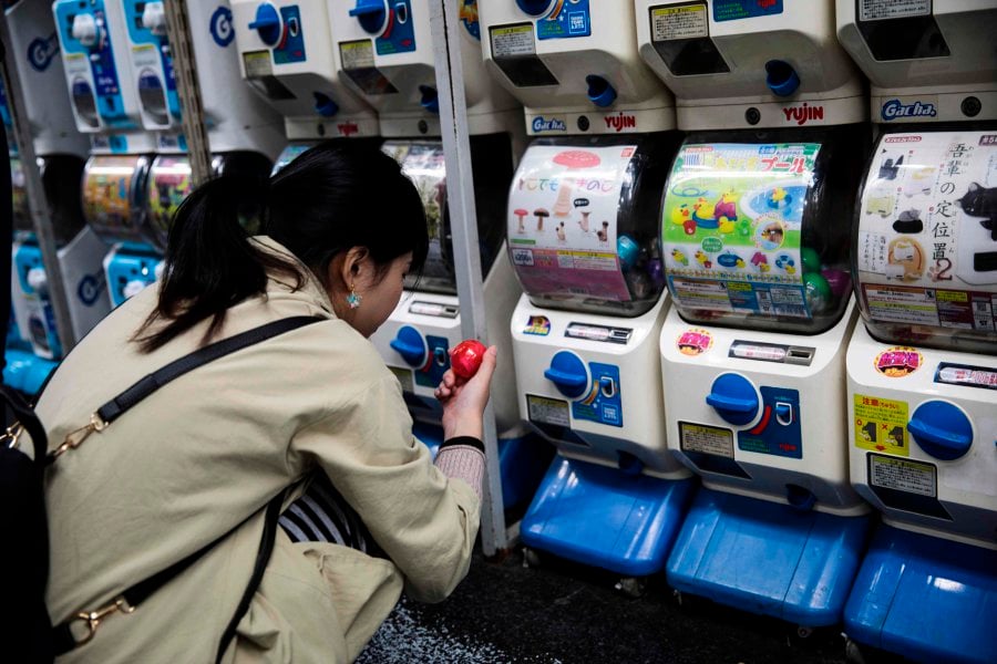 Weird but cute: Japan's capsule toys play big in Internet age