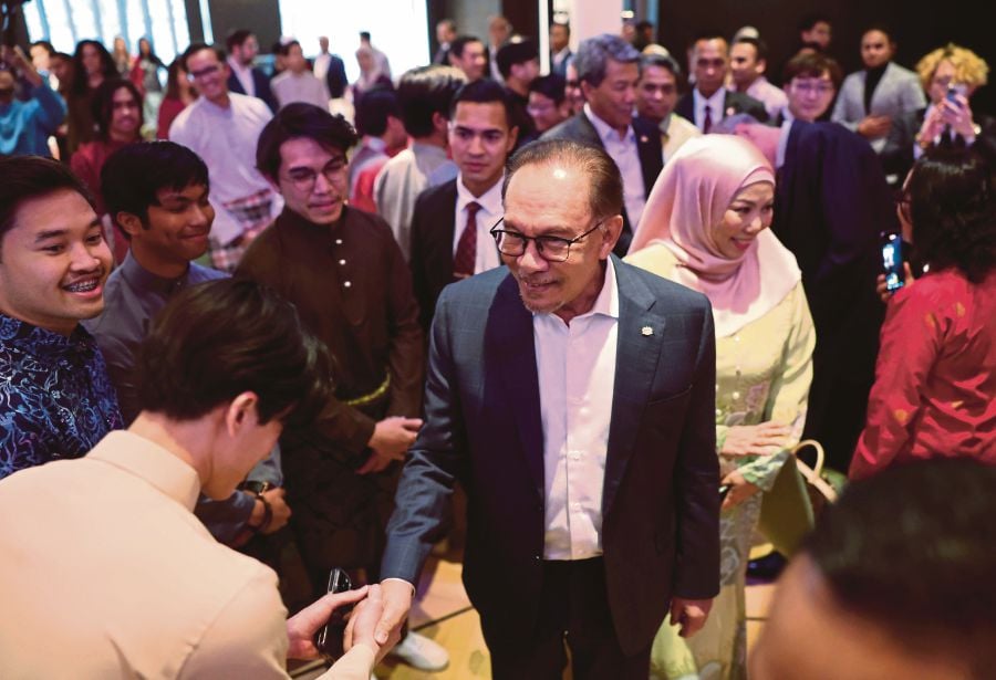 Prime Minister Datuk Seri Anwar Ibrahim greeting guests at a get-together with the Malaysian diaspora in Berlin yesterday. BERNAMA PIC 