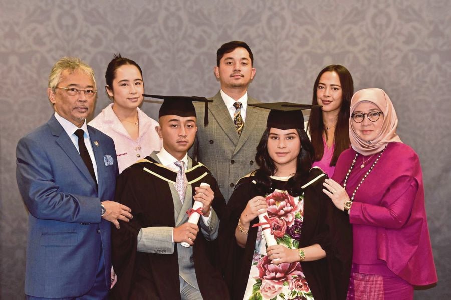 Yang di-Pertuan Agong Al-Sultan Abdullah Ri’ayatuddin Al-Mustafa Billah Shah and Tunku Azizah taking a graduation portrait with the family. - Pix courtesy of Istana Negara