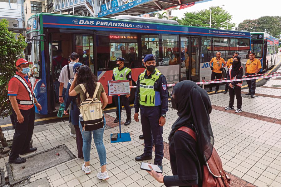 Commuters boarding a feeder bus at the Damai LRT station in Kuala Lumpur on Thursday. Prasarana has mobilised 120 buses to ferry passengers hit by LRT station closures. BERNAMA PIC