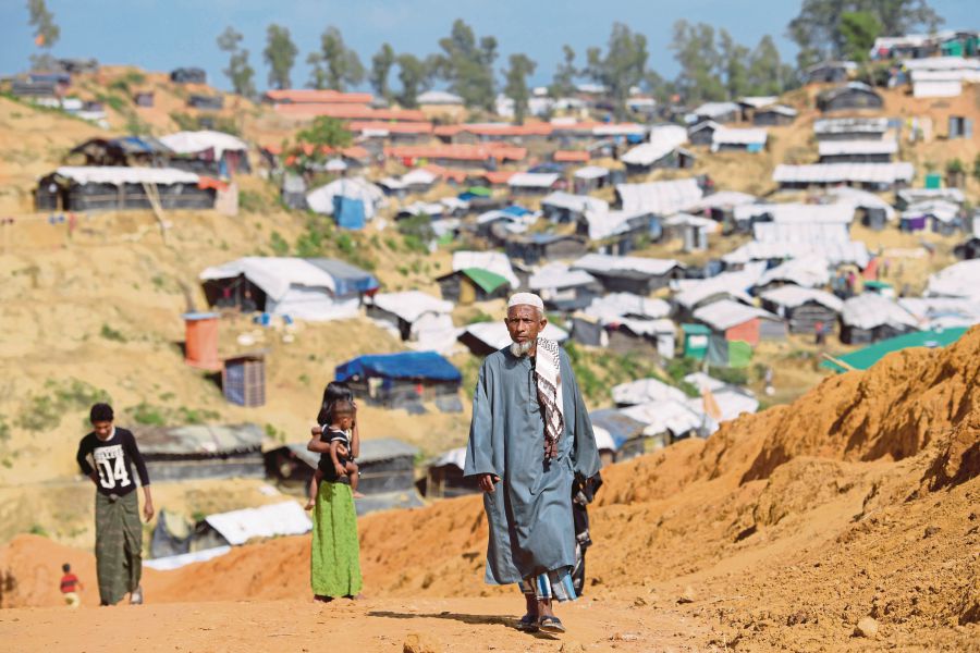 Rohingya refugees at the Balukhali refugee camp near Cox’s Bazar in Bangladesh. (EPA PIC) 