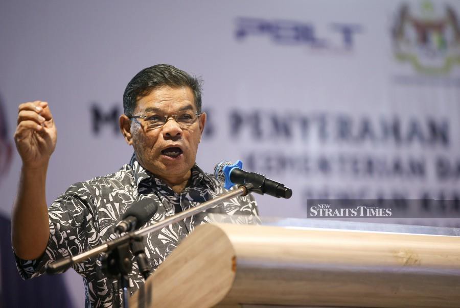 Home Minister Datuk Seri Saifuddin Ismail Nasution has claimed that Datuk Seri Muhammad Sanusi Md Nor was fined RM500,000 by the state Lands and Mines Office last year over the theft of rare earth minerals in Sik district last year. -NSTP file pic